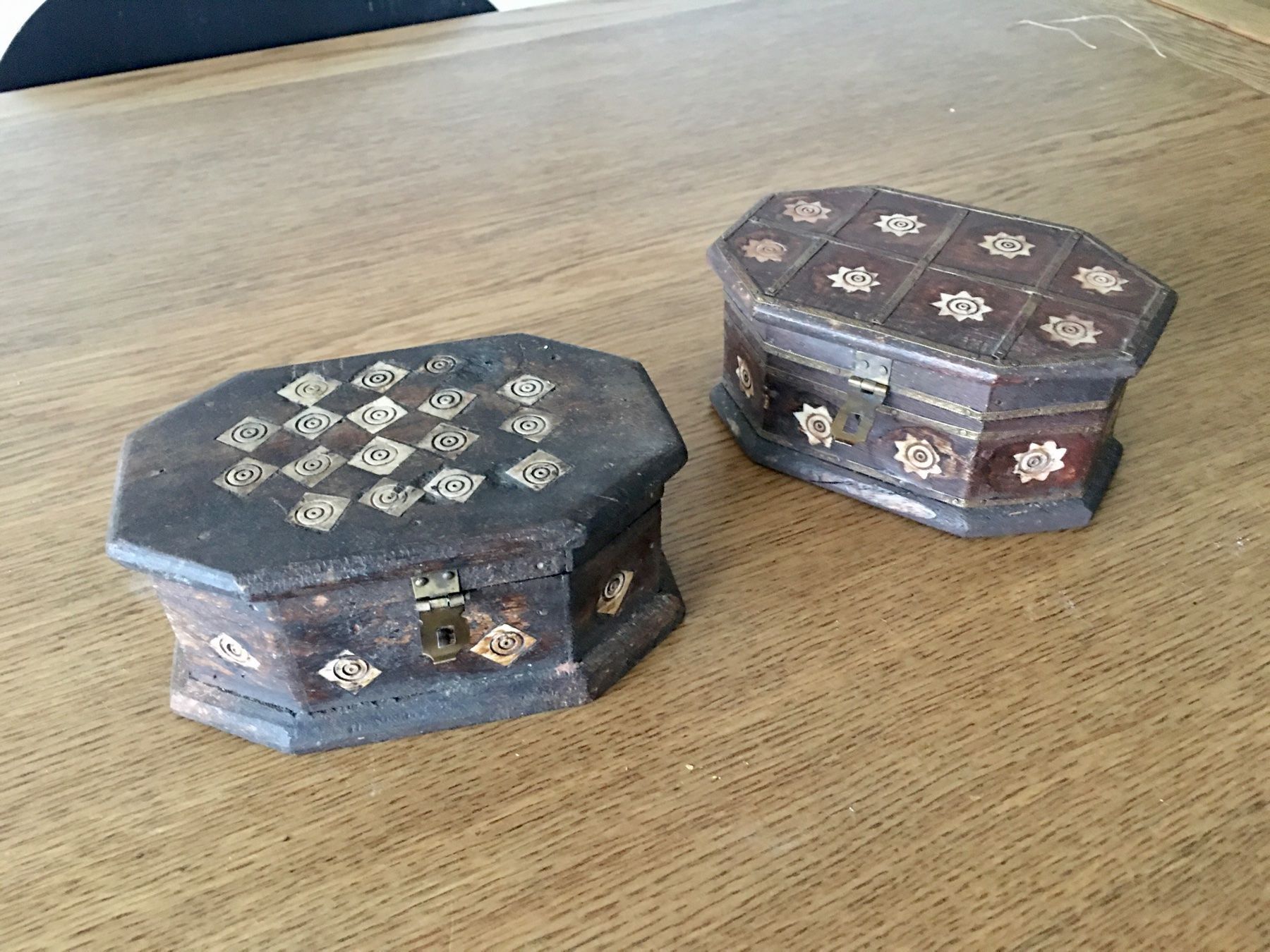Articoli in legno: 2 antike indische Holzschatullen – Usato da Arlesheim venduto da ren_5d2b 2