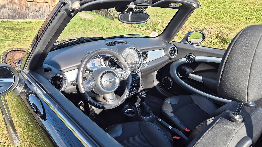 Mini Automobili: Gepflegtes Mini Cooper S Cabrio  Wenig KM – Usato da Niederhünigen venduto da Mikromax 3