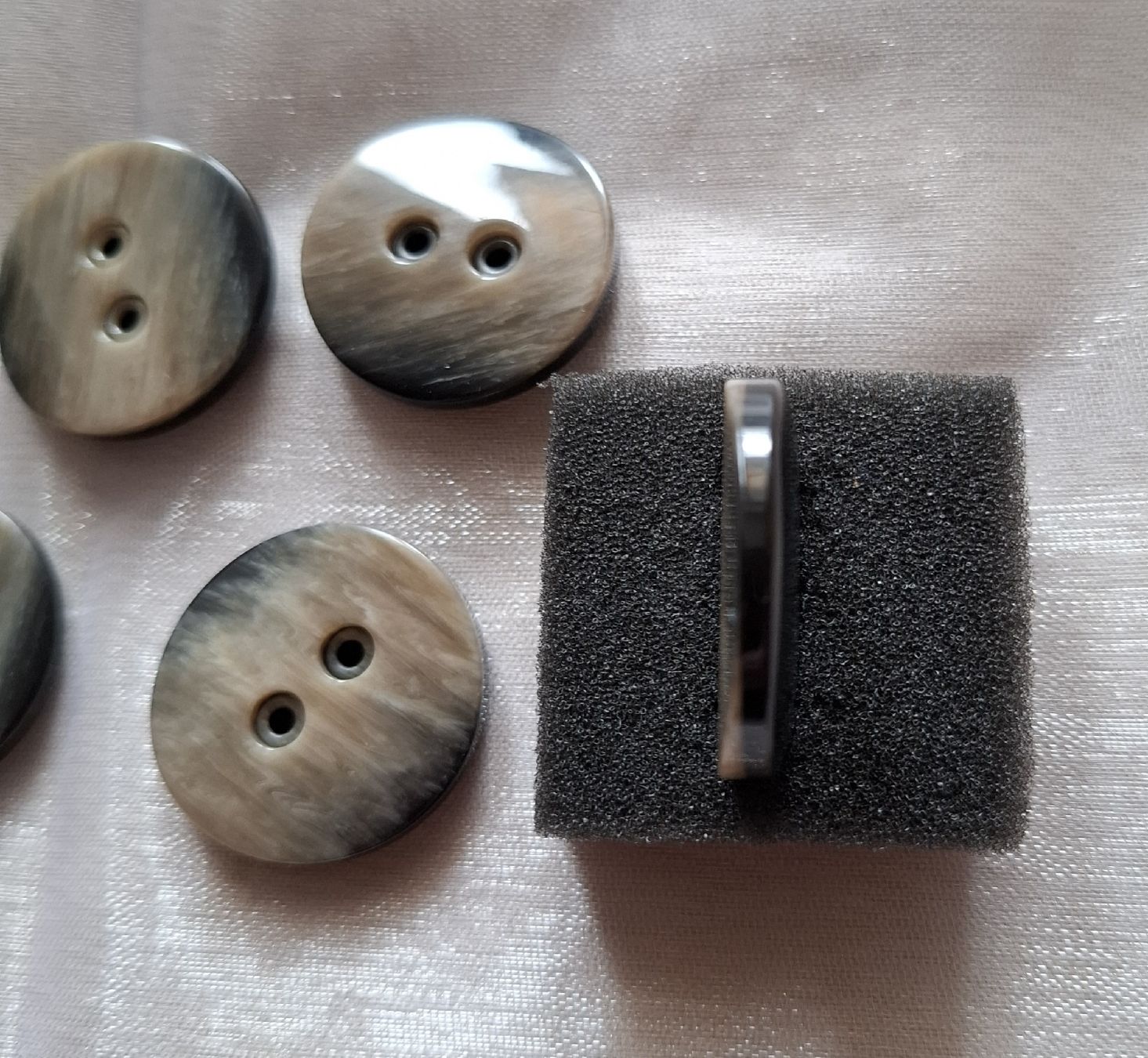 Knöpfe: 5 Stück robuste Knöpfe, 30 mm. – Gebraucht aus Dietikon von Hirschkopf 3