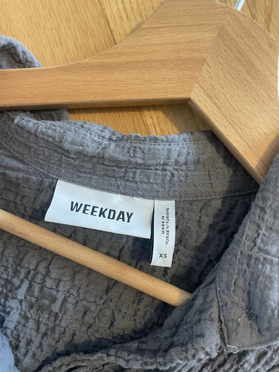 Weekday Blusen: Bluse Weekday – Gebraucht aus Oberkirch LU von lea_skv5 1
