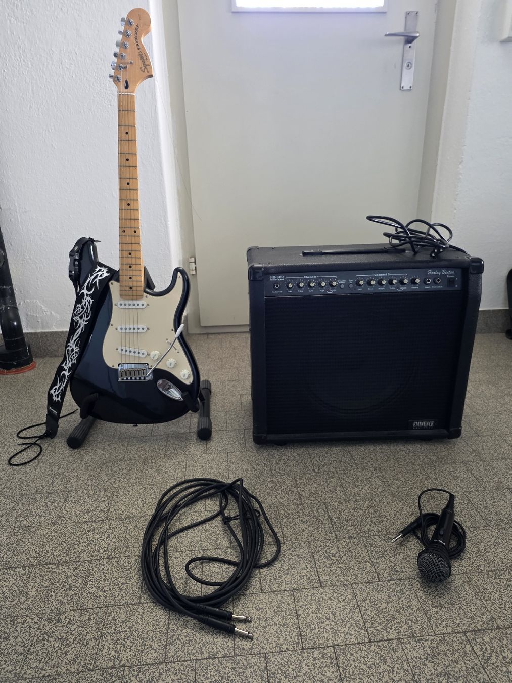 Fender Strumenti musicali: Einsteiger-Gitarren-Set Fender Stratocaster – Usato da Pfäffikon ZH venduto da nic_6l9v