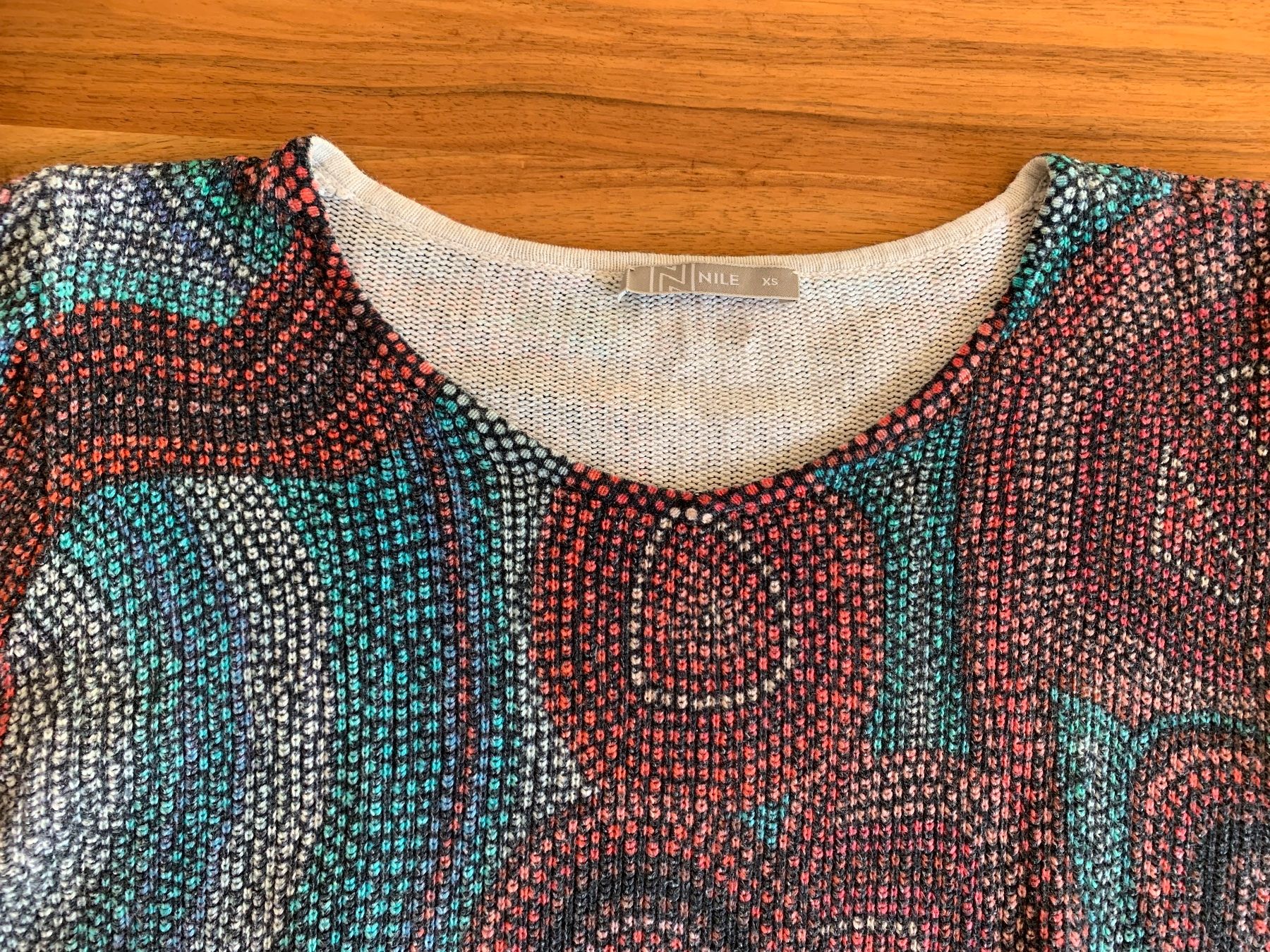 Nile Maglioni & Felpe: NILE wunderschöner mehrfarbiger Pullover Grösse XS – Usato da Meiringen venduto da Stuffandmore 2