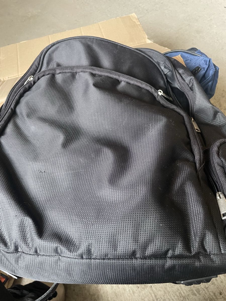 Rucksäcke: Schwarzer Rucksack – Gebraucht aus Wattwil von Weinachtsmann