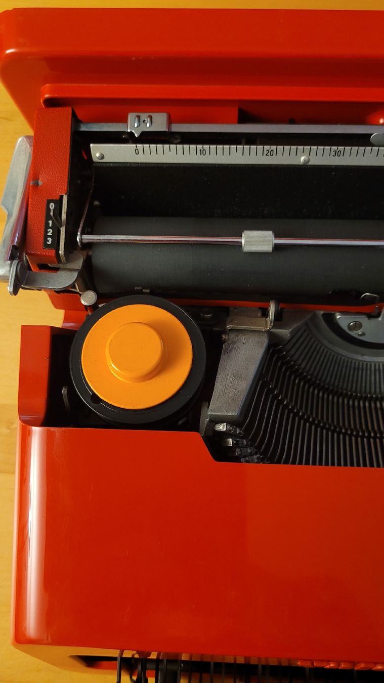 Olivetti Macchine da scrivere: OLIVETTI * VALENTINE * red Schreibmaschine 1969 – Usato da Gränichen venduto da Thesi123456 9