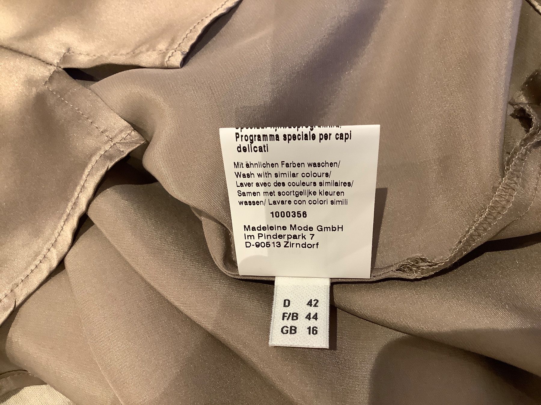 Madeleine Camicette: Wunderschöne Seidenbluse von Madeleine neu – Usato da Triesen venduto da boston7 4