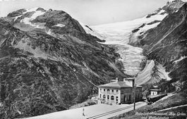 Alp Grüm (GR) – Bahnhof der Berninabahn mit Palügletscher
