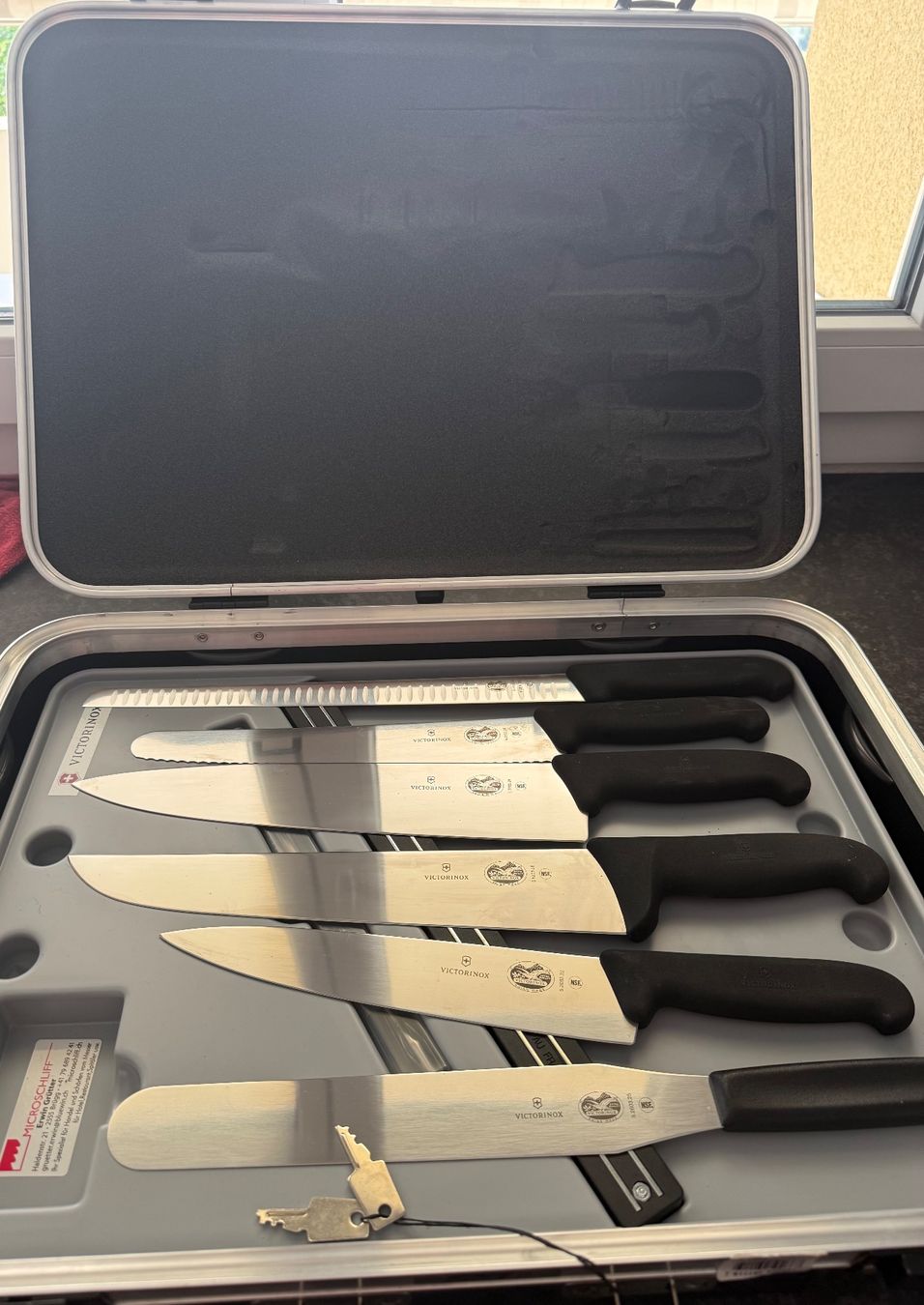 Victorinox Coltelli: Victorinox-messerkoffer mit Nylongriffe – Nuovo (secondo la descrizione) da Zollikofen venduto da sar_lhr9 3
