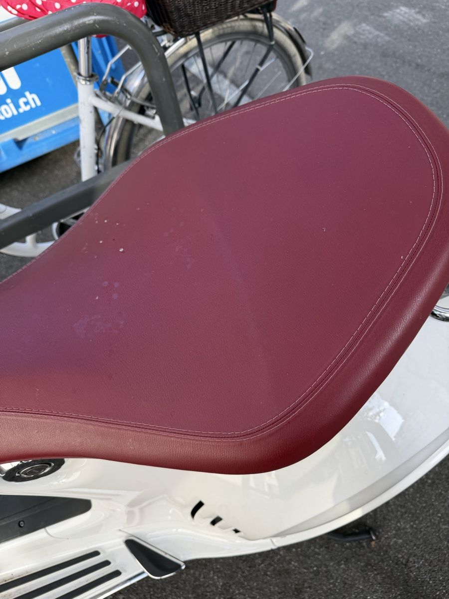 Vespa Scooter: Piaggio Vespa 946  – Usato da Zug venduto da OJ1212 4