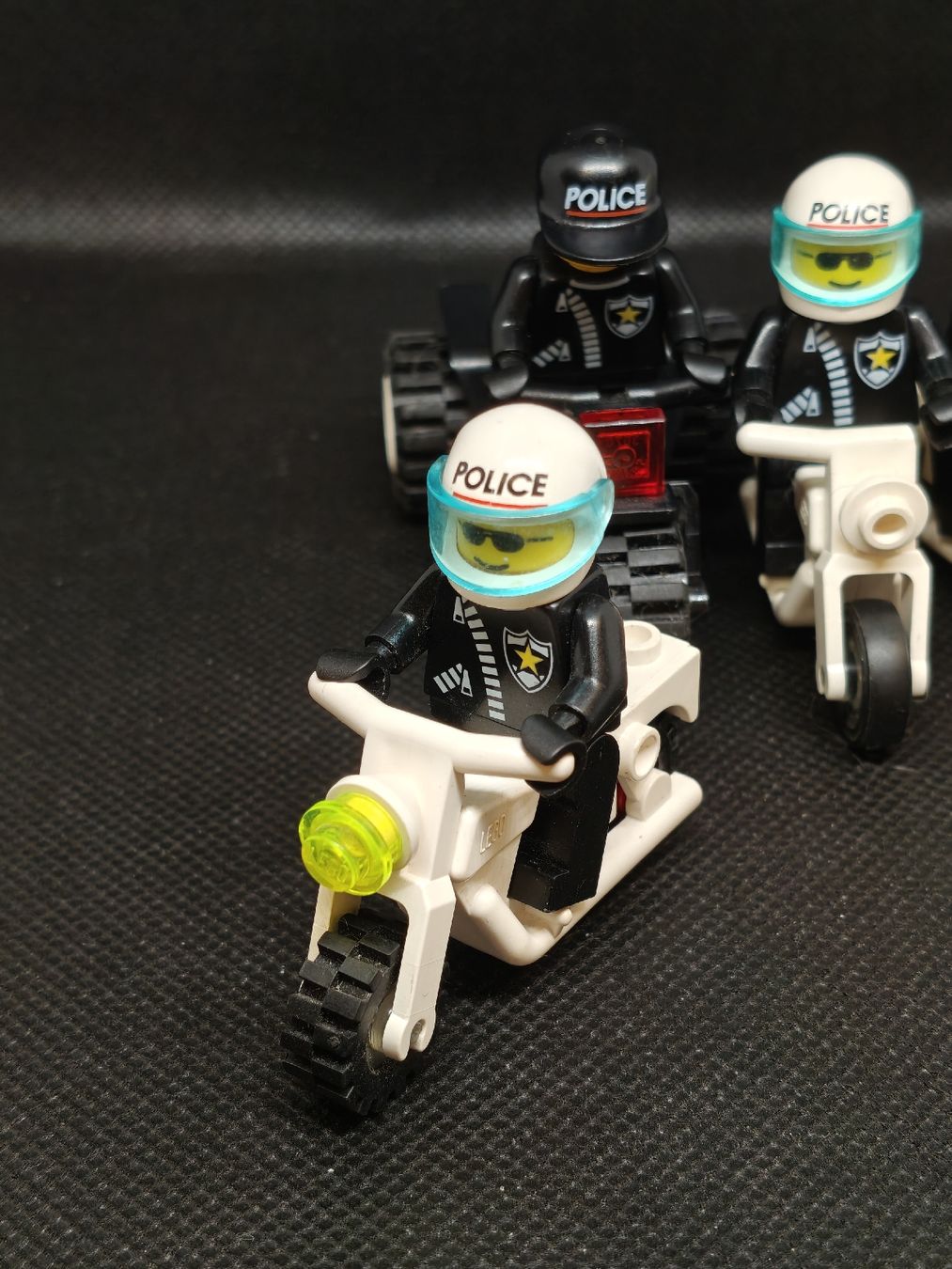 Lego Giocattoli: LEGO Polizei Motorrad-Set 4 Minifiguren – Usato da Wangen an der Aare venduto da RetroKontor 1