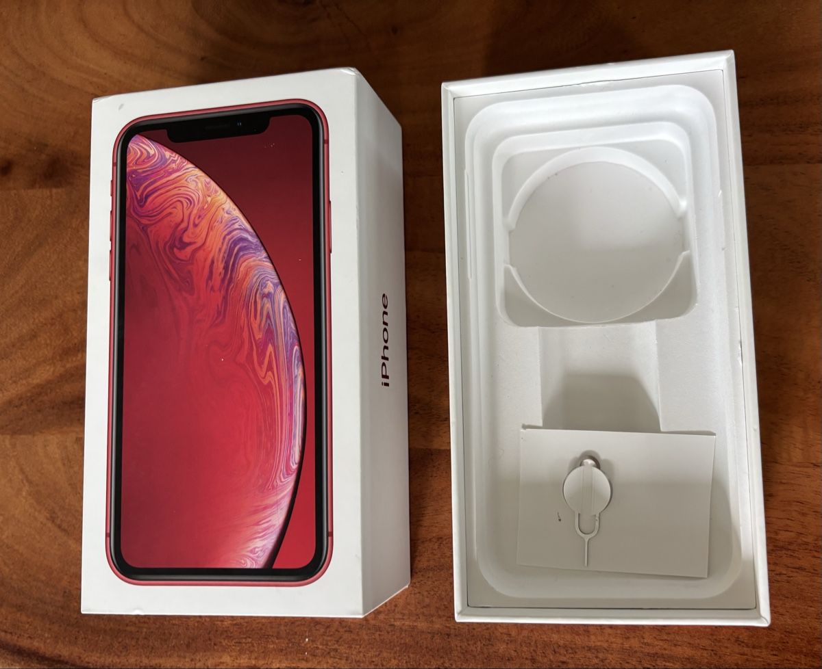 Apple Telefoni cellulari / Smartphones: iPhone XR rot mit Hülle – Usato da Trimbach venduto da selling_queen 7