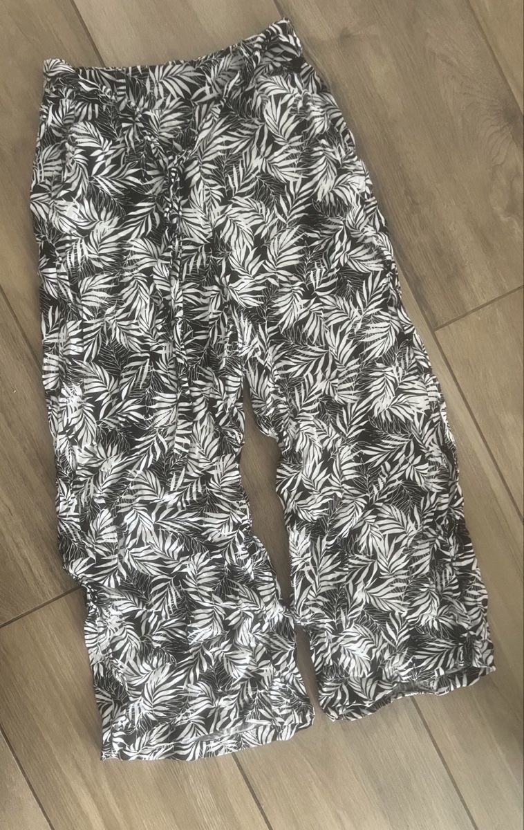 Pantalons: SOMMERHOSE GRÖSSE S/36 – Neuf avec emballage d'origine à Dübendorf par ali_g7p8