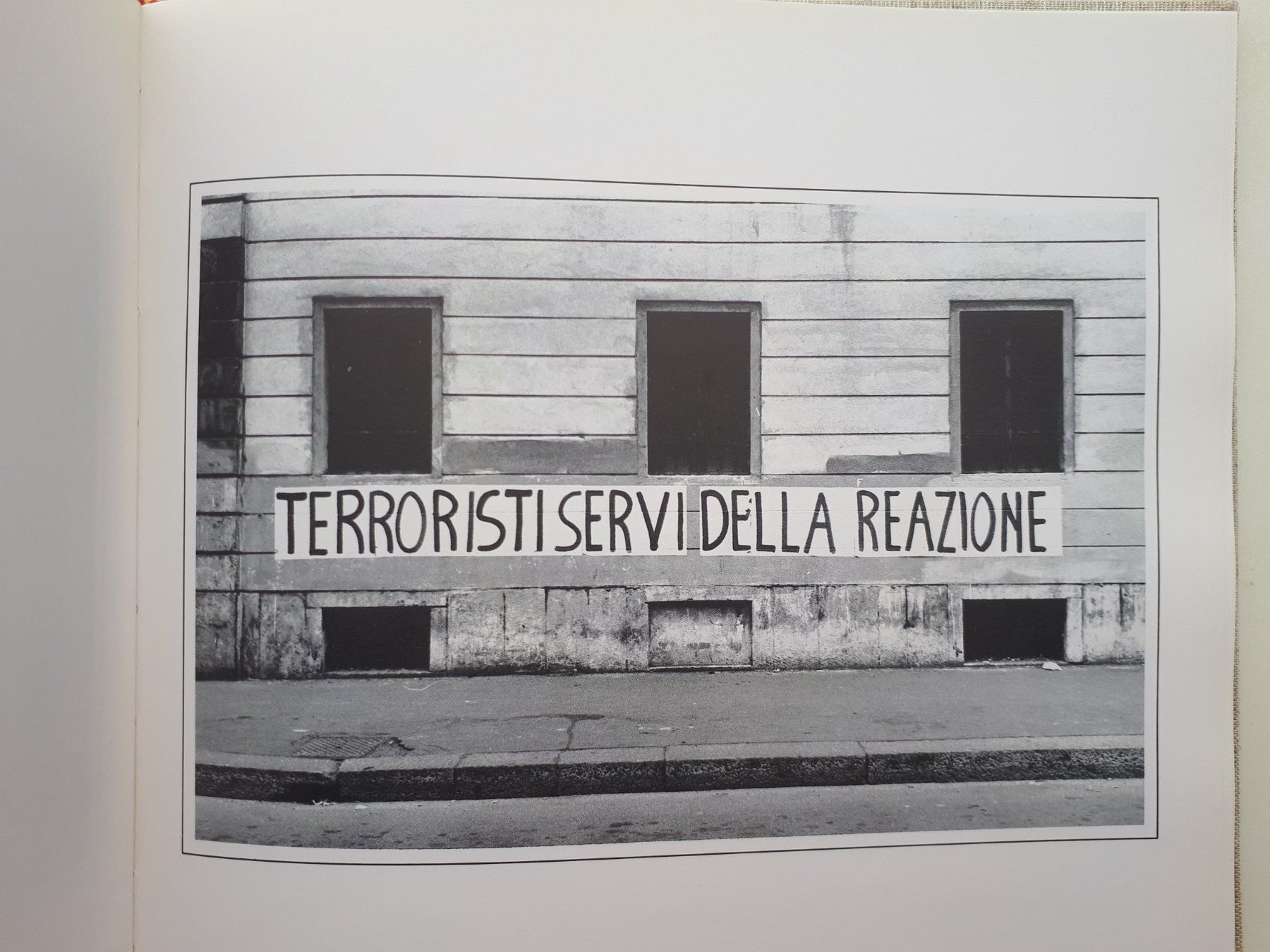 Libri: Virgilio Carnisio - Manifest-Azione – Usato da Lausanne venduto da LasloH 3