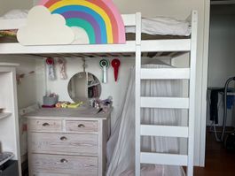 Hochbett Kinder mit Regenbogen-Rausfallschutz, gut erhalten