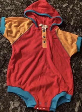 Baby Sommer-Jumpsuit mit Kapuze, Grösse 18M, Top Zustand
