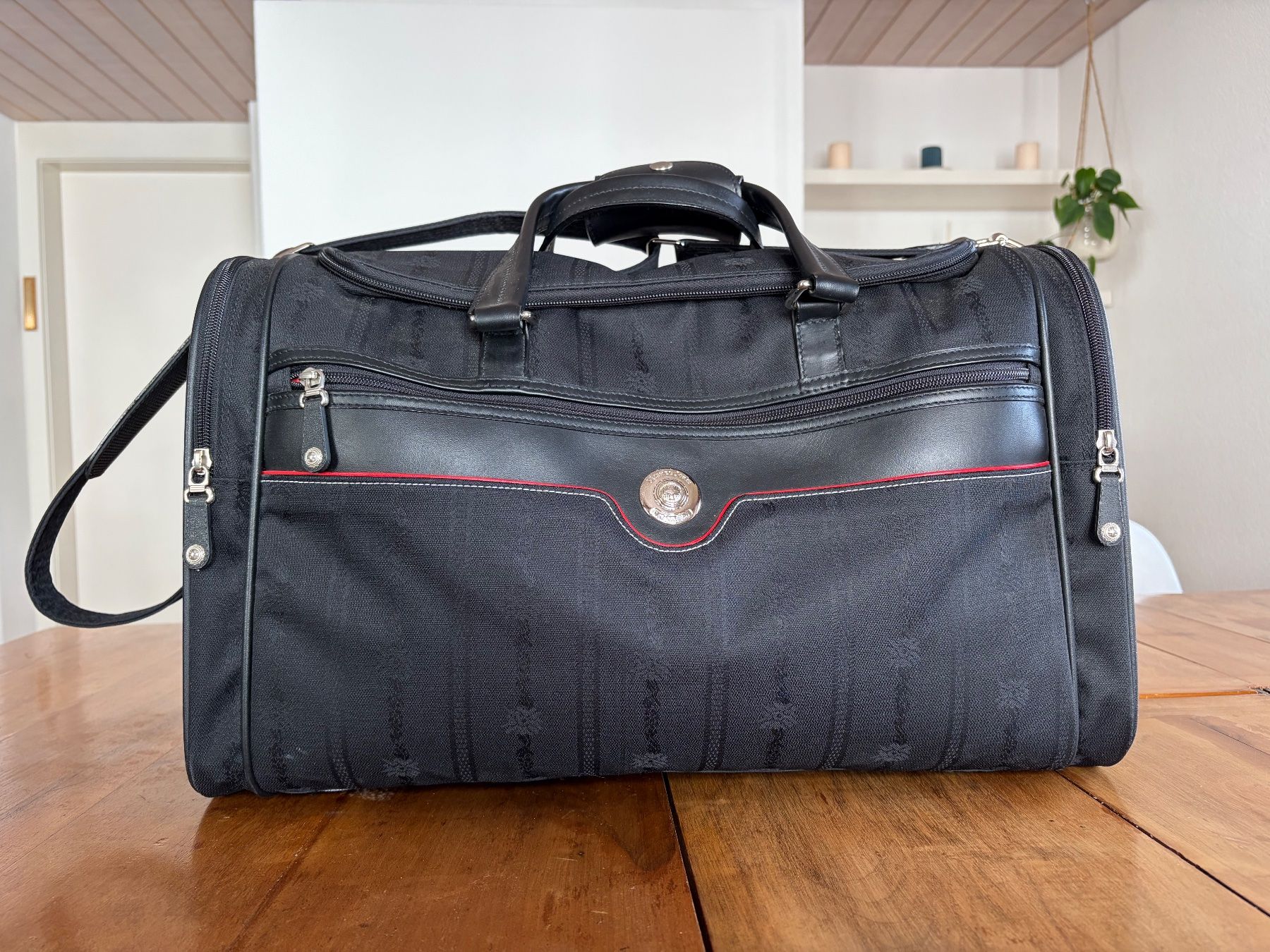 Michel Jordi Borse: Michel Jordi Reisetasche – Usato da Elgg venduto da anai.is