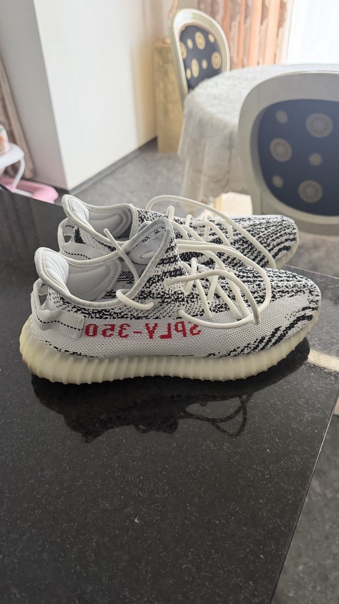 Adidas Scarpe da uomo: Yeezy Zebra 41 – Nuovo (secondo la descrizione) da Bülach venduto da fati_hamilton44 2