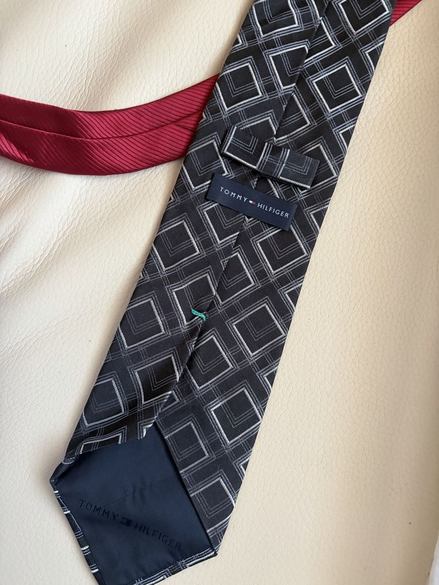 Tommy Hilfiger Krawatten: Tommy hilfiger – Neu (gemäss Beschreibung) aus Pully von Kalissa 1