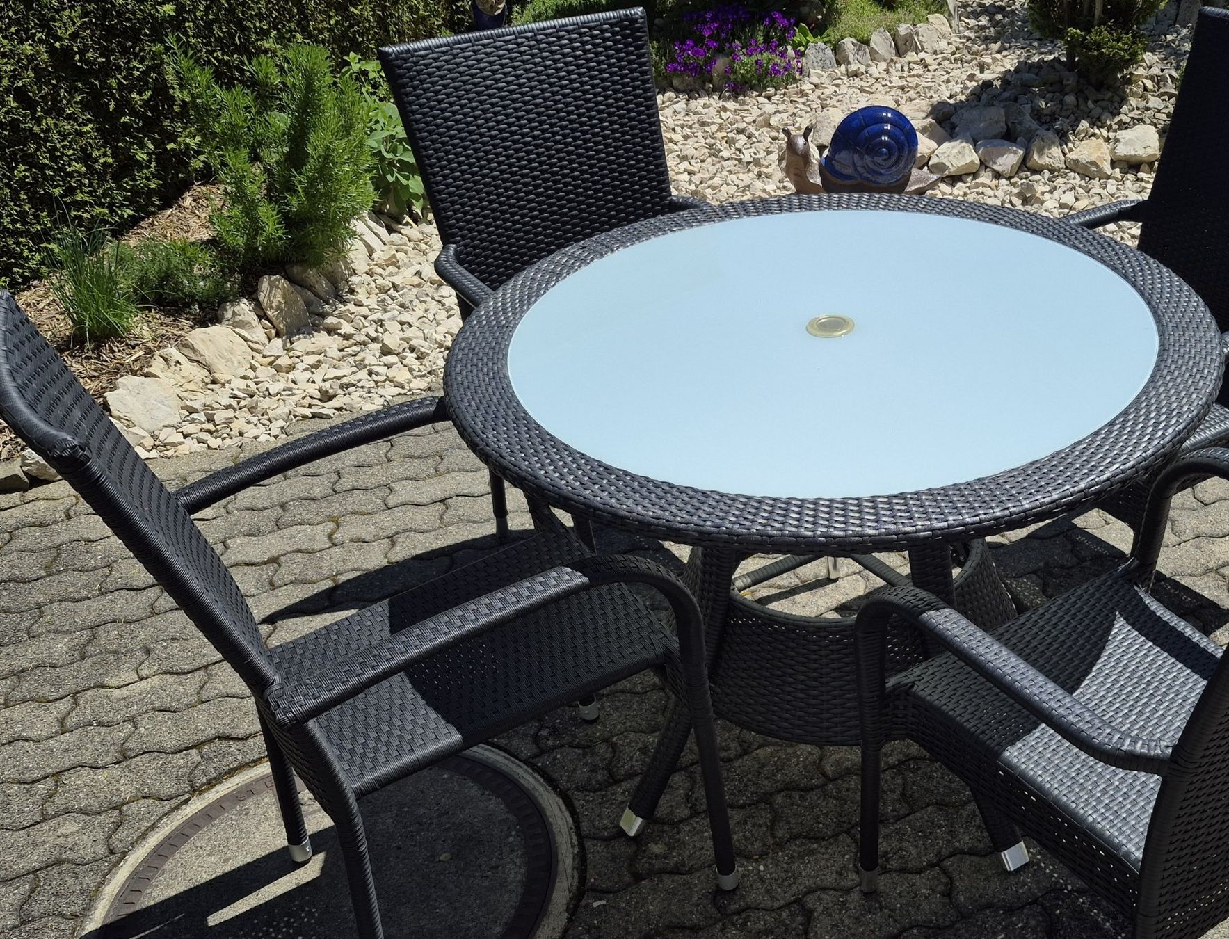 Set di tavolo e panche: Gartentisch rund mit 4 Stühlen – Usato da Eglisau venduto da Wega10 1