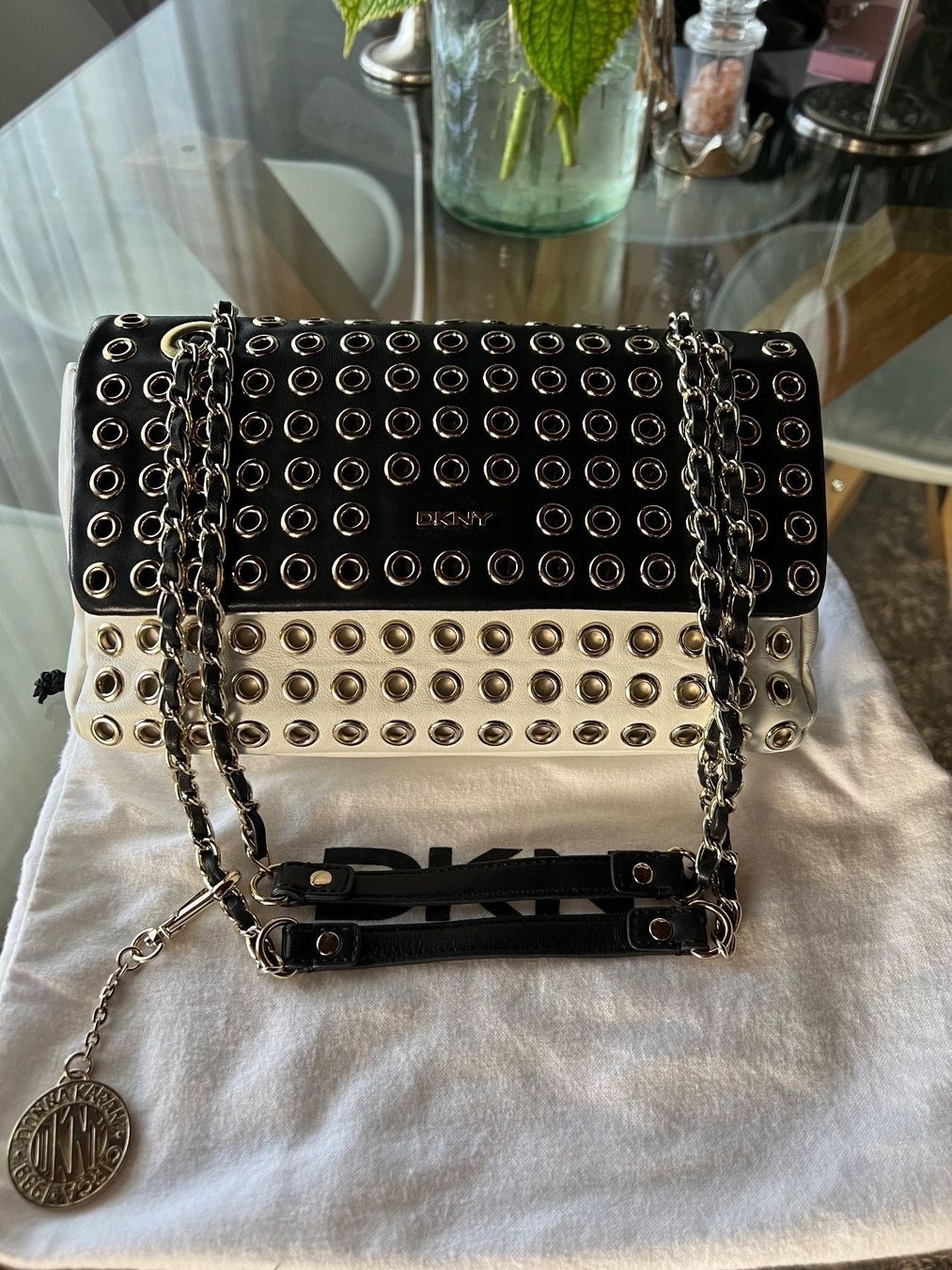 DKNY Borse da donna: DKNY schwarz-weiss Tasche – Usato da Uznach venduto da bmw-girl