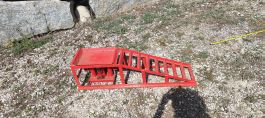  2 Stück Auto Rampen Rot Metall gebraucht
