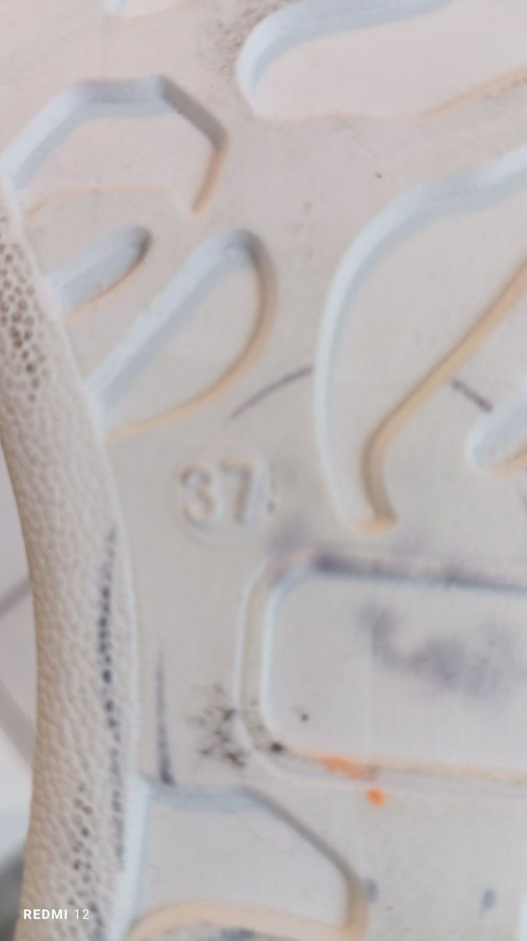 Scarpe da donna: Weisse Sneaker – Usato da Brione Verzasca venduto da pulci22 3