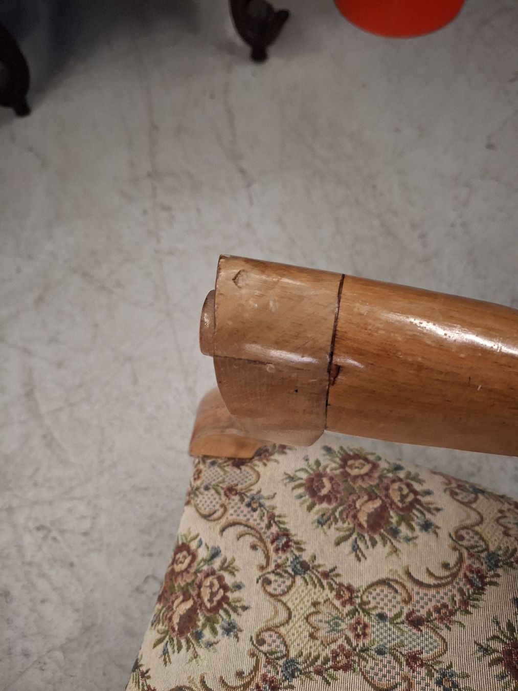 Poltrone: Antiker Sessel mit Blumenmuster – Usato da Fislisbach venduto da HurtiBrocki 5