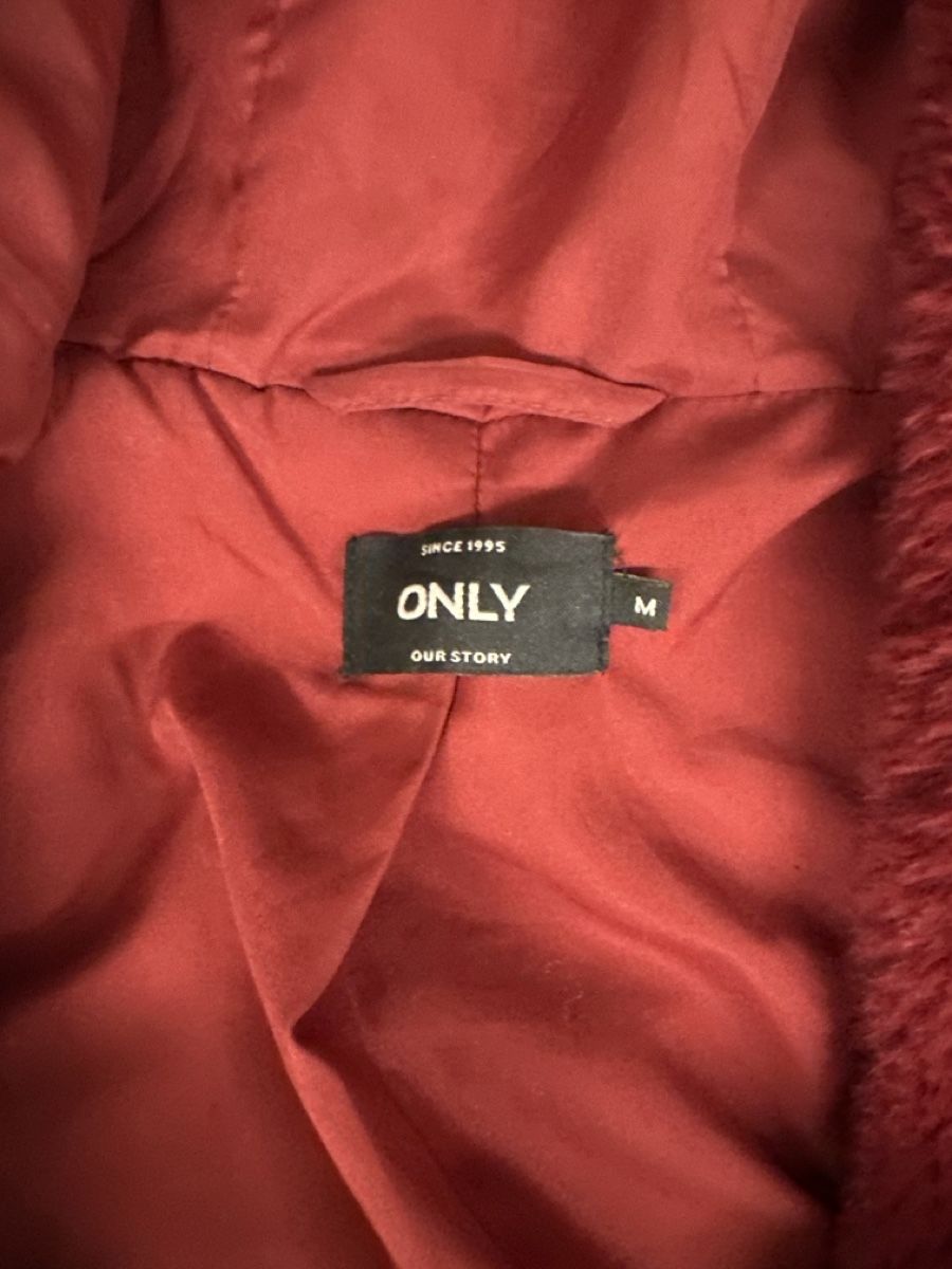Only Giacche: Rote Kuscheljacke von ONLY, Grösse M – Usato da Endingen venduto da SinaPJ 2