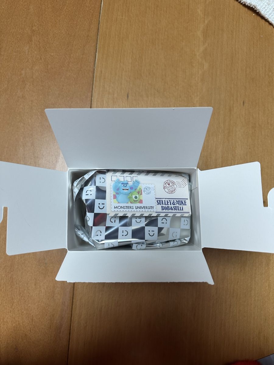 Disney Giocattoli: Blindbox Miniso Retro Stamp – Nuovo e nell'imballaggio originale da Corgémont venduto da Chloesellsthings 1
