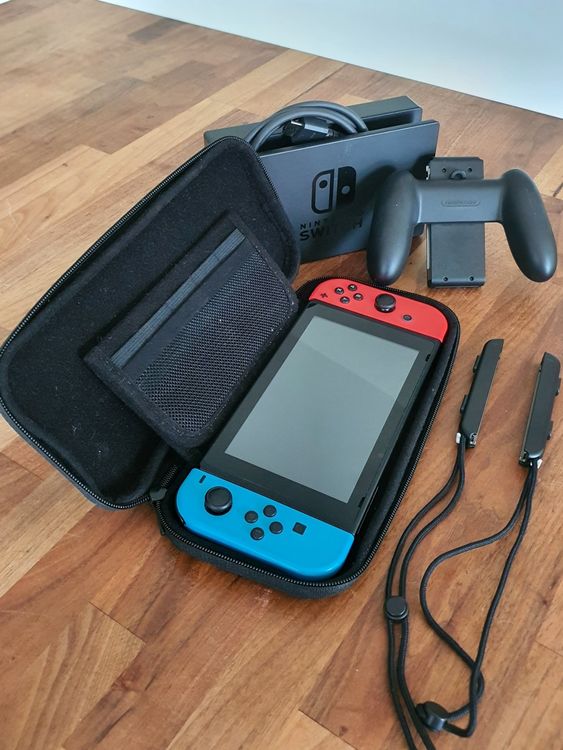 Nintendo Switch - Neon-Rot/Neon-Blau, Zubehör und Case | Kaufen auf Ricardo