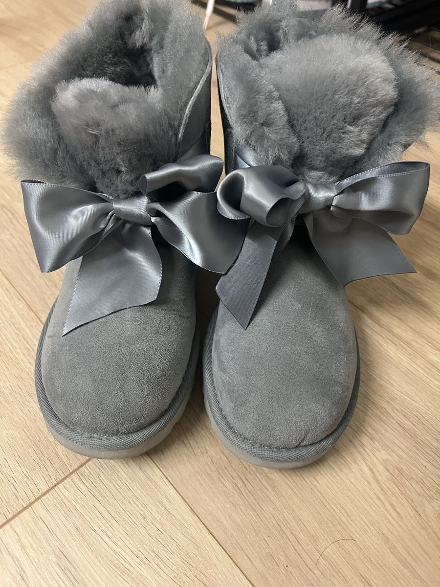 Ugg Chaussures femmes: UGG Gita Bow Mini Boots 37 – Neuf (Voir description) à Oetwil am See par leu_w8pb