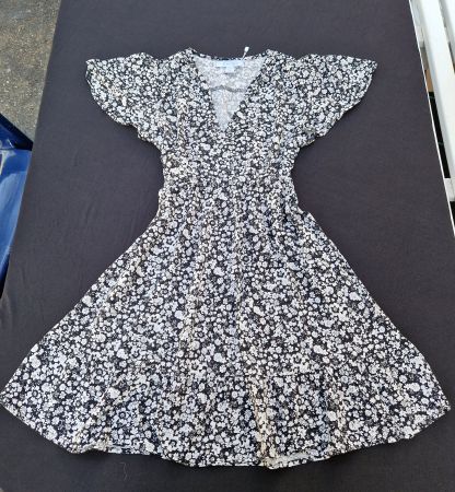Kleid New Yorker kurz,A-Linie,schwarz-weiss/Blumen,Gr.XS,NEU