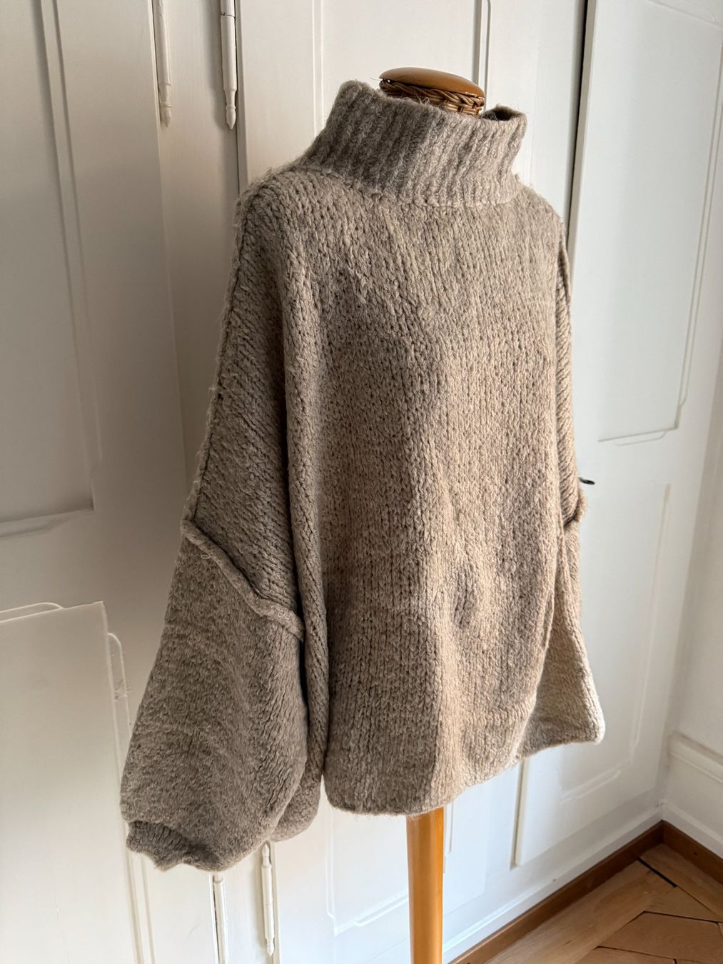 Pulls & Sweat-shirts: Strickpullover beige oversized – D'occasion à Zürich par Diazaio 1