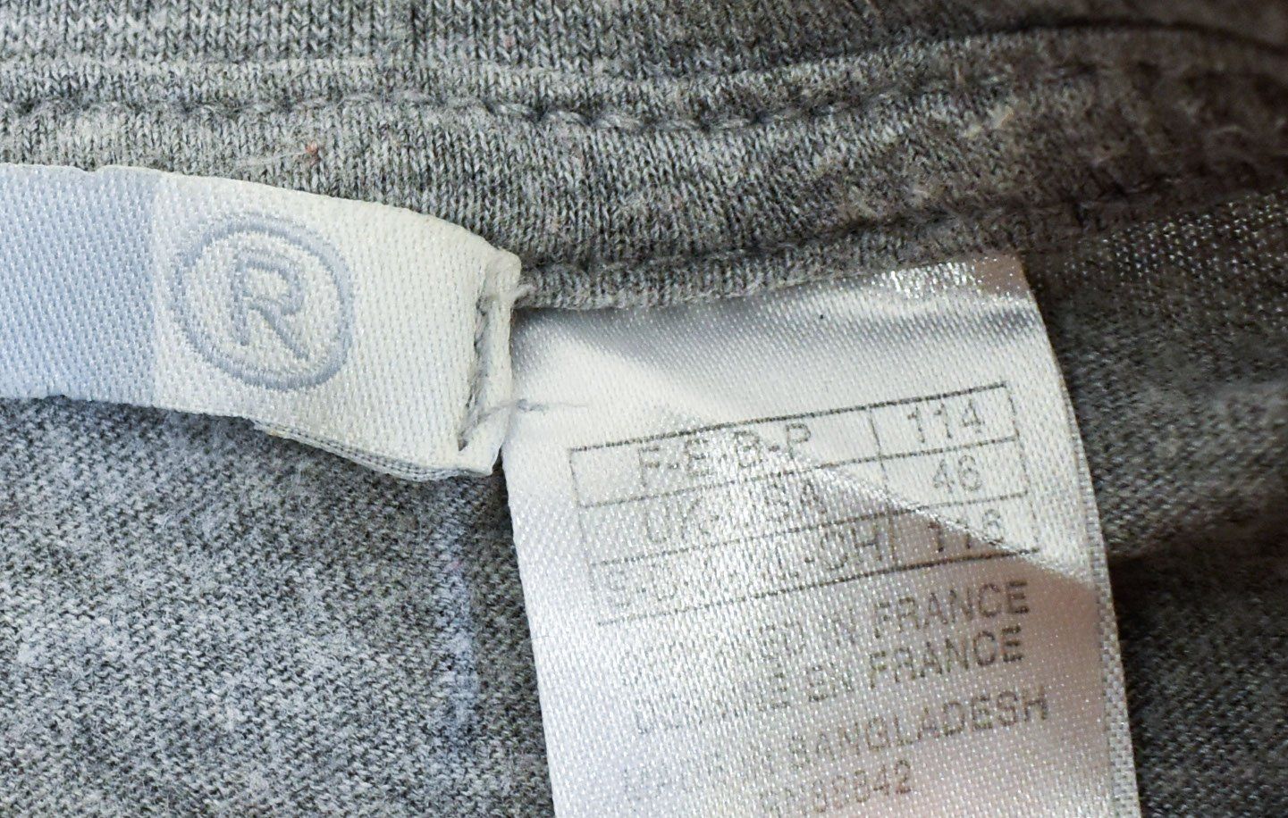 Kleiderpakete & -sets: 3 Stk Sweat-Shirt dünner langarmiger Pullover Grösse 114 – Gebraucht aus Biel/Bienne von tim_pww5 3