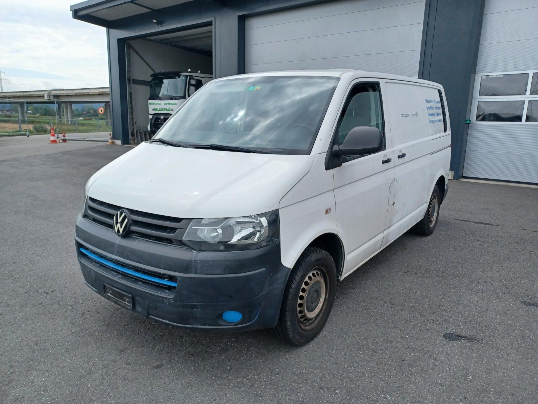 VW Véhicules utilitaires: VW T5 Transporter – D'occasion à Yverdon-les-Bains par  1