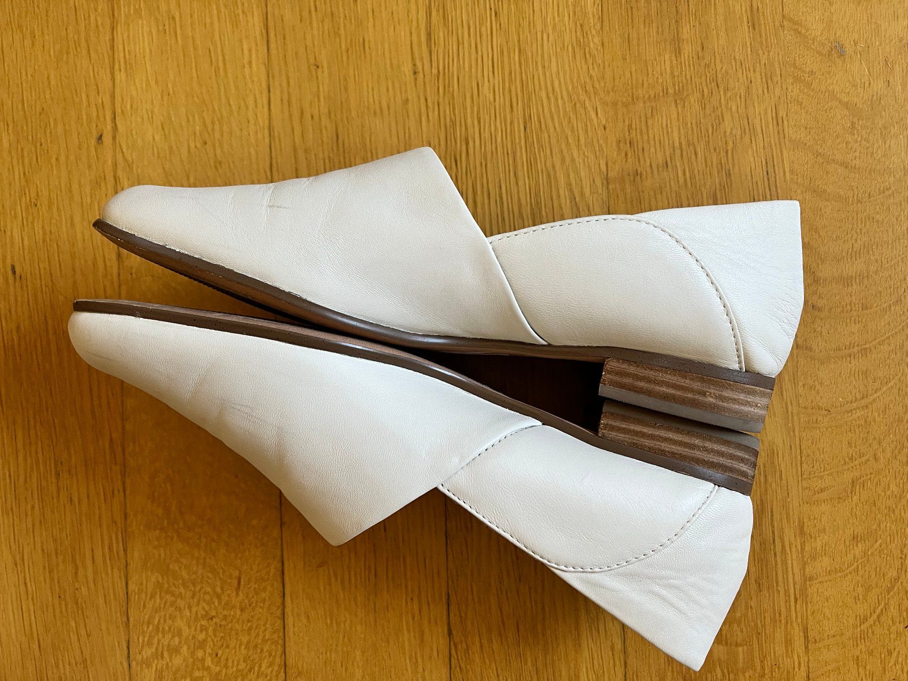 Clarks Scarpe da donna: Weisse Clarks Lederschuhe / Slipper – Usato da Basel venduto da lil_x2rf 1