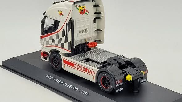Kit di modellismo & Modellini statici: Iveco Stralis Hi Way 2016 "Abarth" , 1:43 – Nuovo e nell'imballaggio originale da Goldach venduto da Feivel9 1