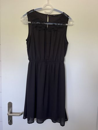 Kleid ONLY schwarz Spitze Grösse 36 guter Zustand