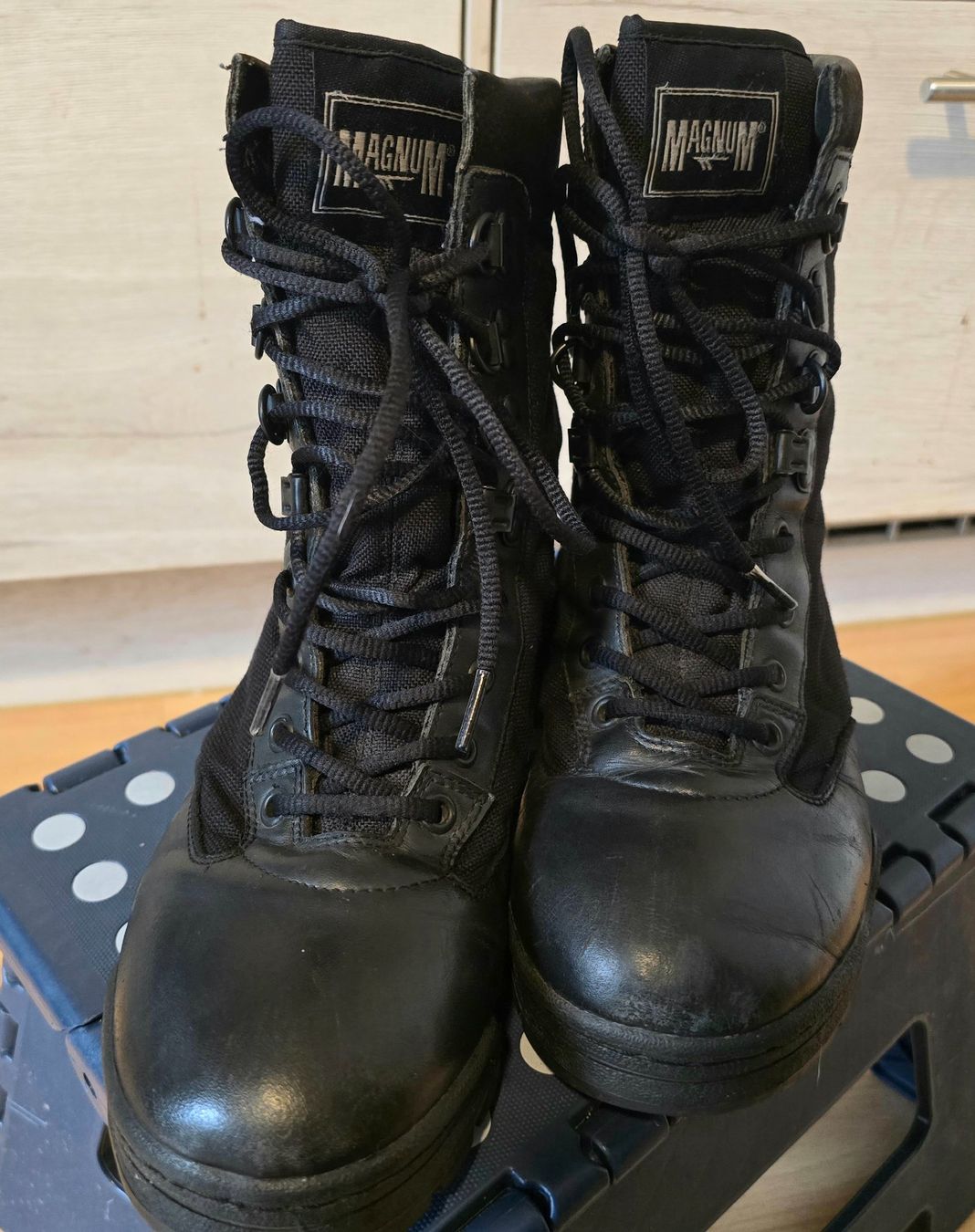Magnum Scarpe da uomo: Magnum Einsatzstiefel, Schwarz, Grösse 38 – Usato da Oftringen venduto da Sparkatze 1