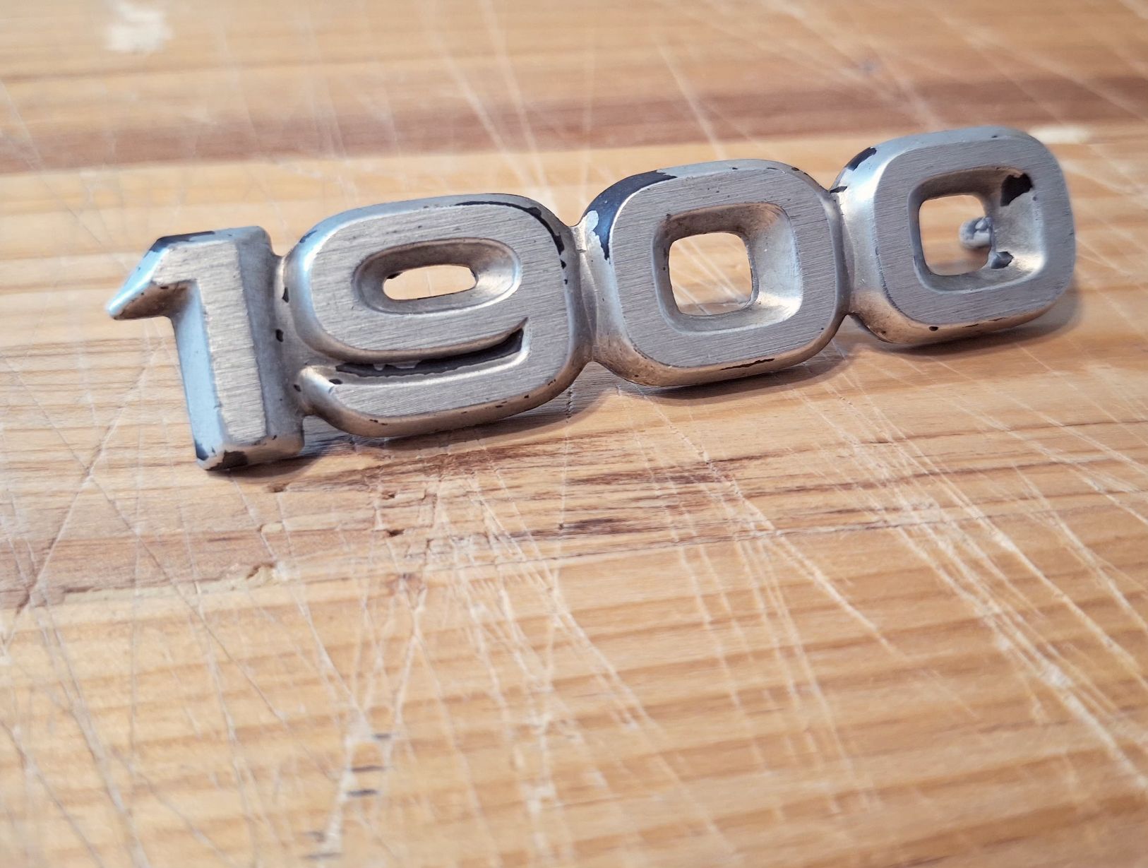 Tutti pezzi di ricambio auto: Opel Rekord ,,1900" Emblem – Usato da Triesen venduto da BLACKSHEEP75 1