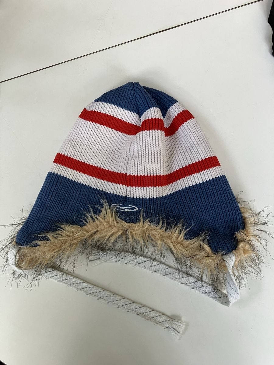 Zsc Lions Copricapi, berretti & cappellini: Vintage ZSC Wintermütze – Usato da Zürich venduto da dapaula 1