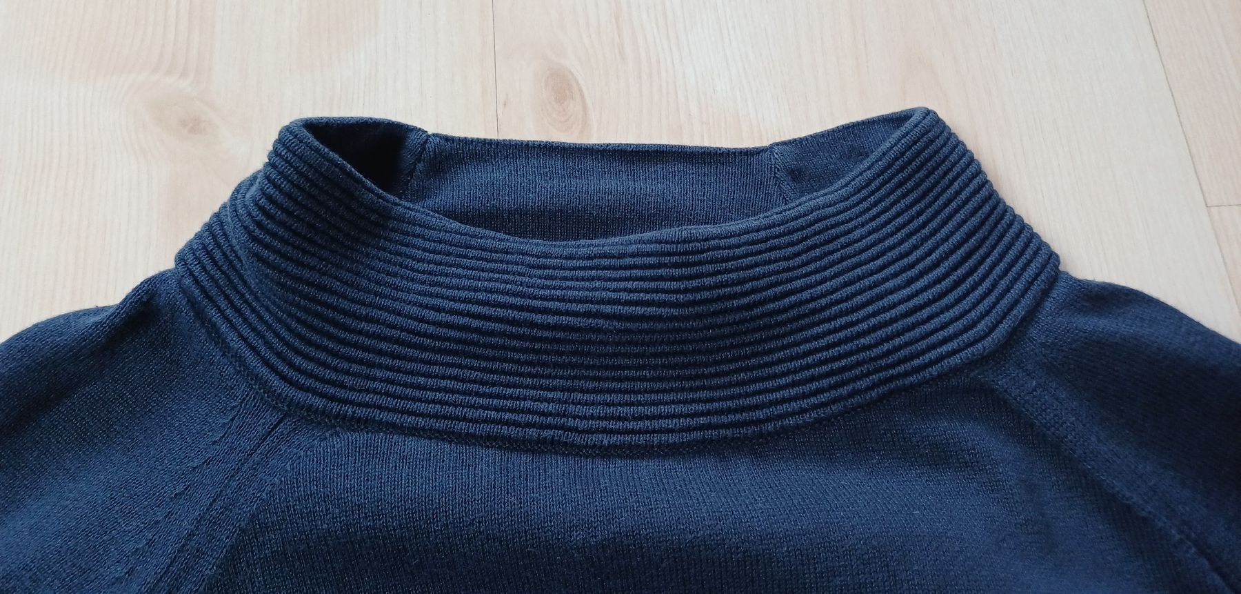 Esprit Pullover & Sweatshirts: Esprit, dunkelblauer Damenpullover mit Rollkragen, Grösse 42 – Gebraucht aus Möhlin von glacierflea 1