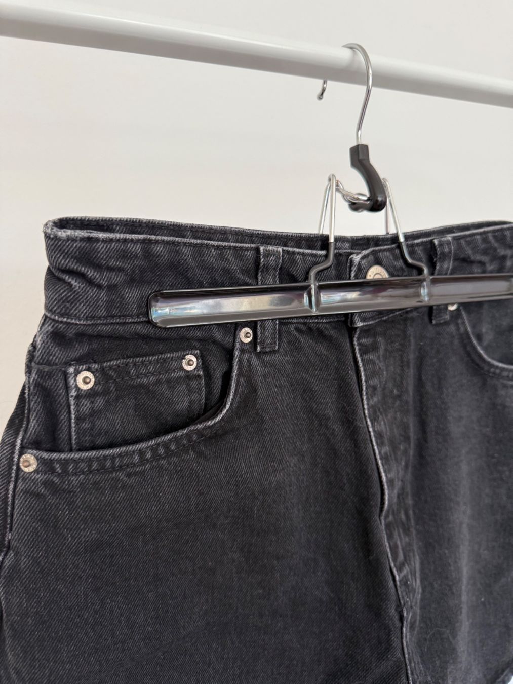 Pull&Bear Jeans: Pull&Bear Shorts, Schwarz, Denim, Gr. 36 – Usato da Kriens venduto da MeinKleiderschrank 2
