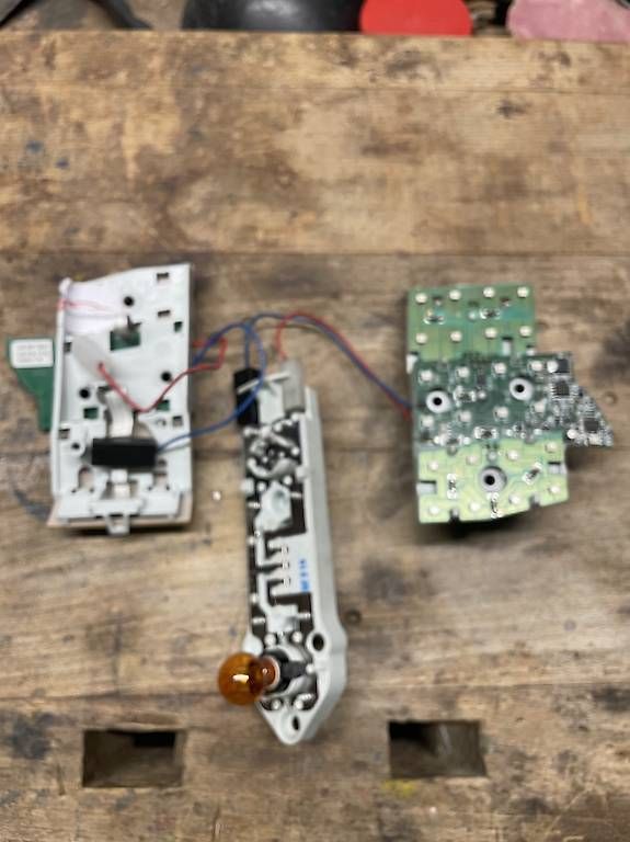 Tutti pezzi di ricambio auto: Rückleucht LED Mercedes Benz E320 – Usato da Wengi b. Frutigen venduto da Tomaeg0 3
