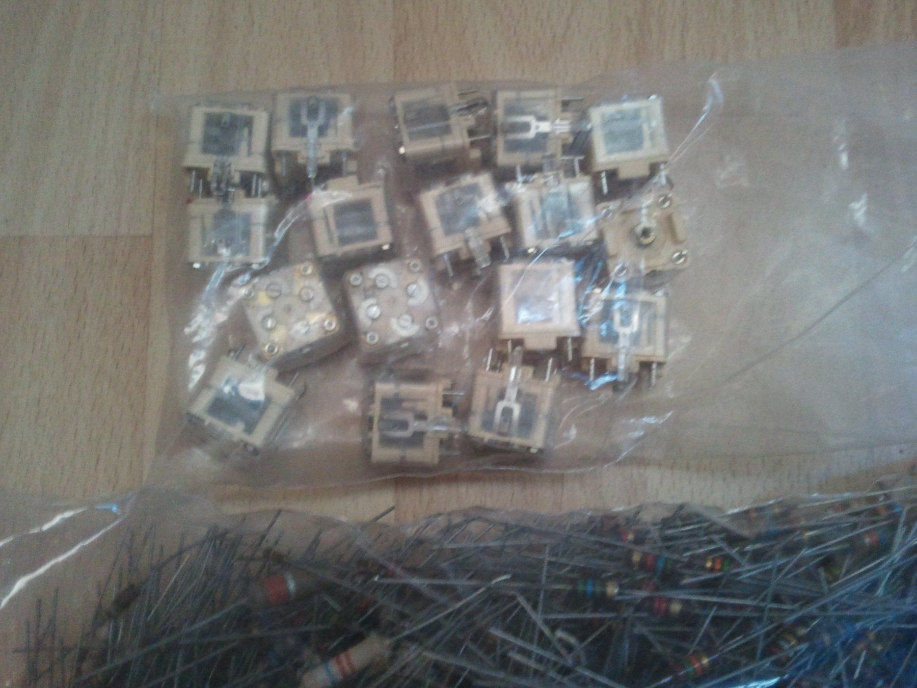 Componenti elettronici: Verschiedene Widerstände und variable Kondensatoren. – Nuovo (secondo la descrizione) da Beatenberg venduto da fancy10 5