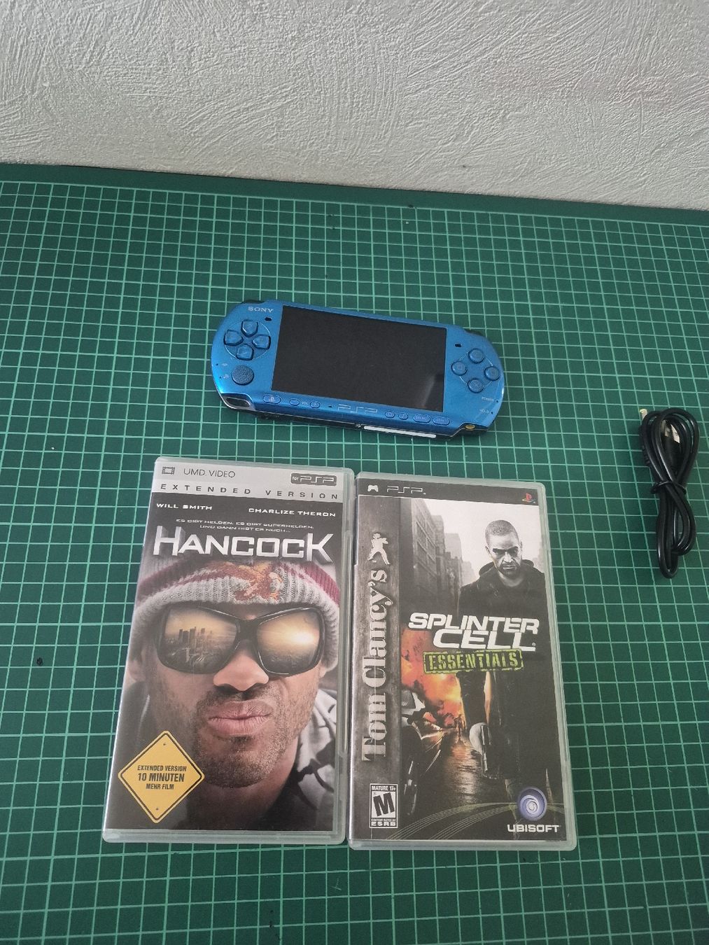 Sony Konsolen: Sony PSP blau mit Spielen Hancock und Splinter Cell – Gebraucht aus Meyrin von Retro-GZ