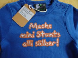NEUER Body blau "Mache mini Stunts alli" Gr. 62/68 - 260739
