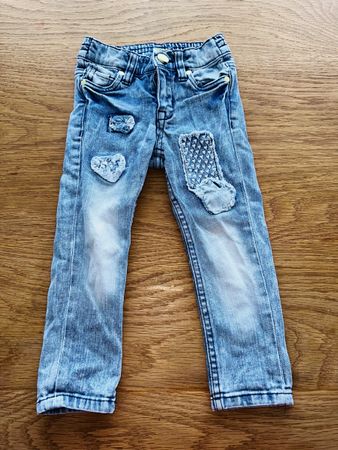 Süsse Jeans mit Flicken, Grösse 92 ideal für den Herbst!
