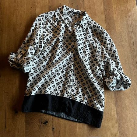 Breite eierfarben-schwarz karierte Bluse von Zara
