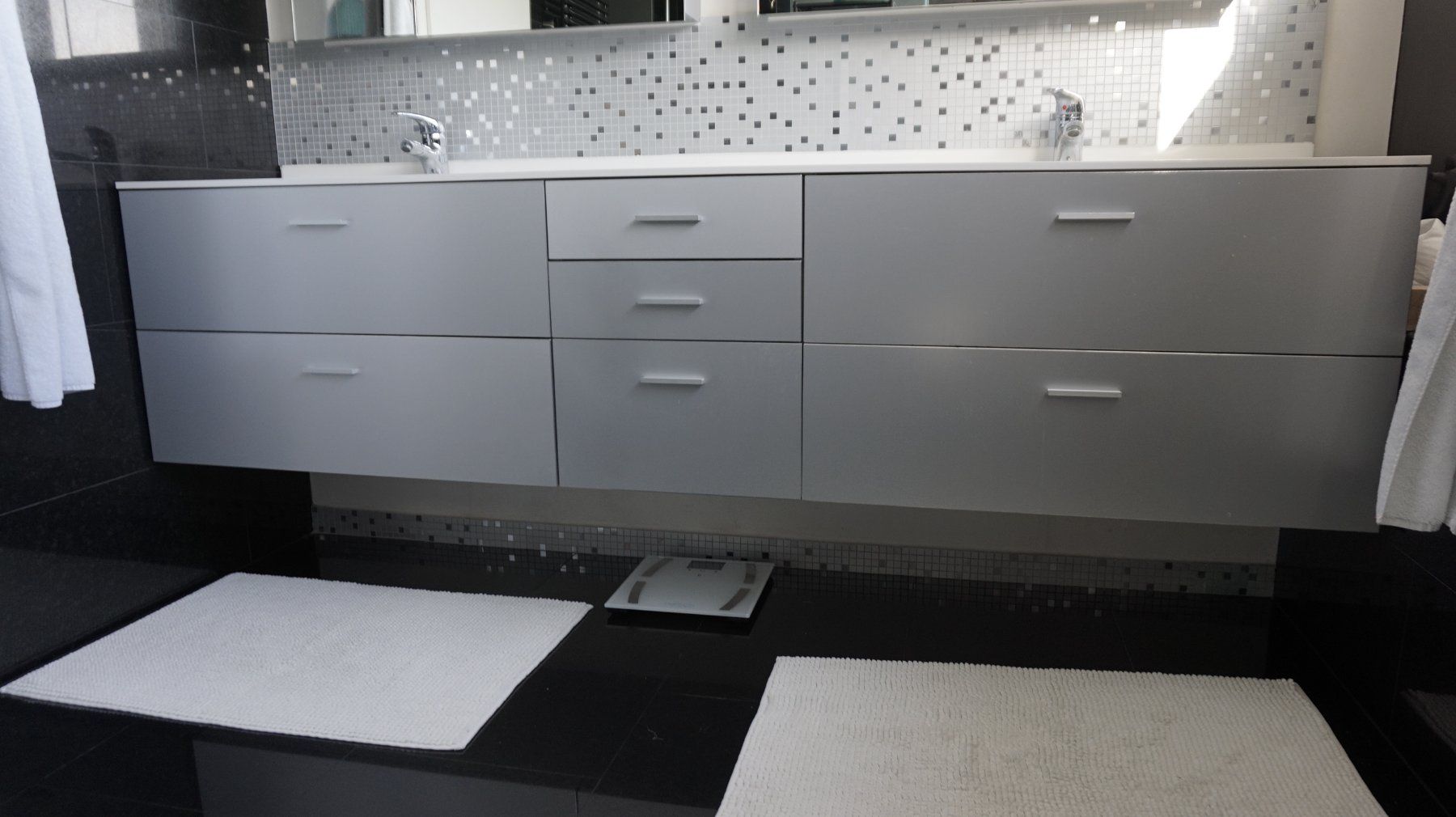 Mobili per bagno: Doppelwaschbecken mit Unterschrank Hängend – Usato da Röschenz venduto da anklint 5