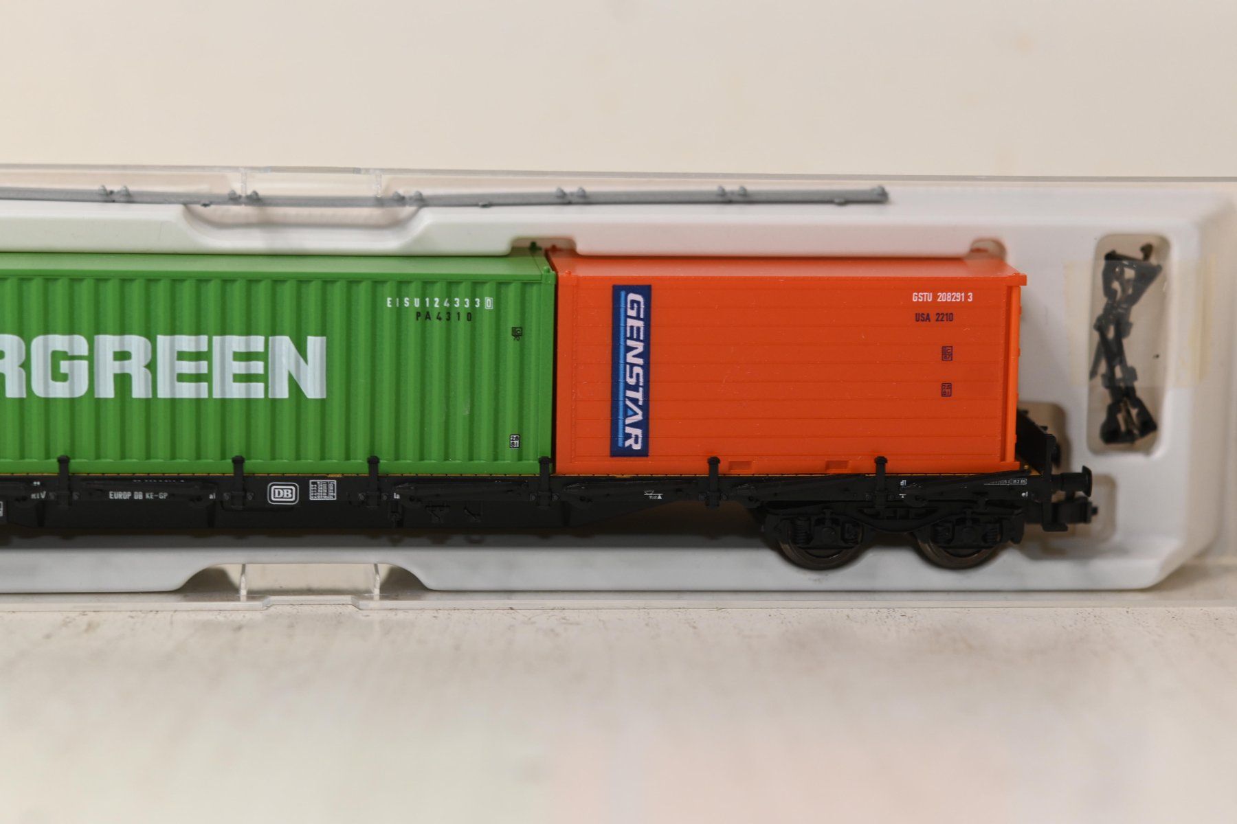 Fleischmann Modellini di ferrovie: Containerwagen  Evergreen Fleischmann HO/DC mit OVP – Usato da Laupen ZH venduto da Zmoewe 2